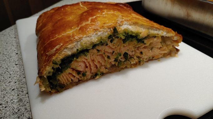 Lachs im Spinatblätterteig