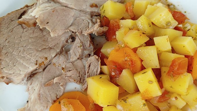 Schweinsbraten mit Gemüse