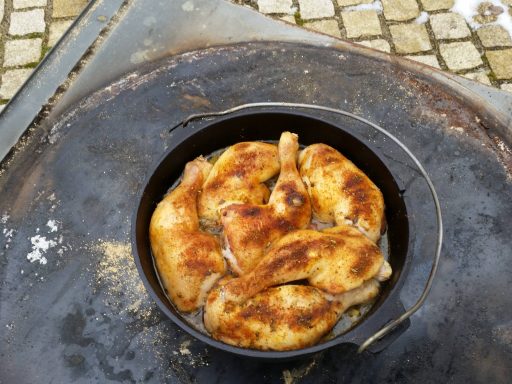 Hähnchenschenkel auf Gemüse